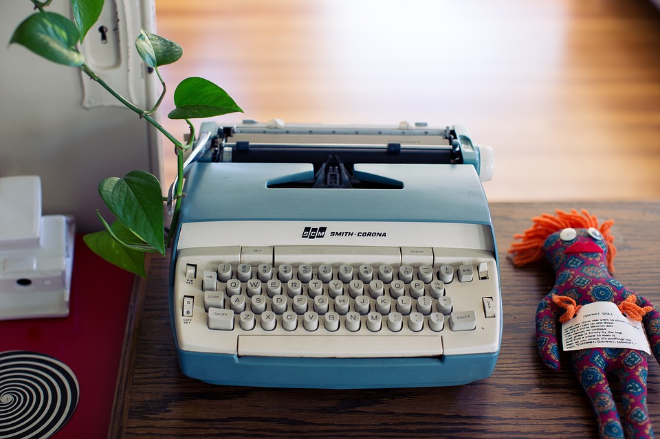 Classic Typewriters Portable Desktop Typewriters For Sale