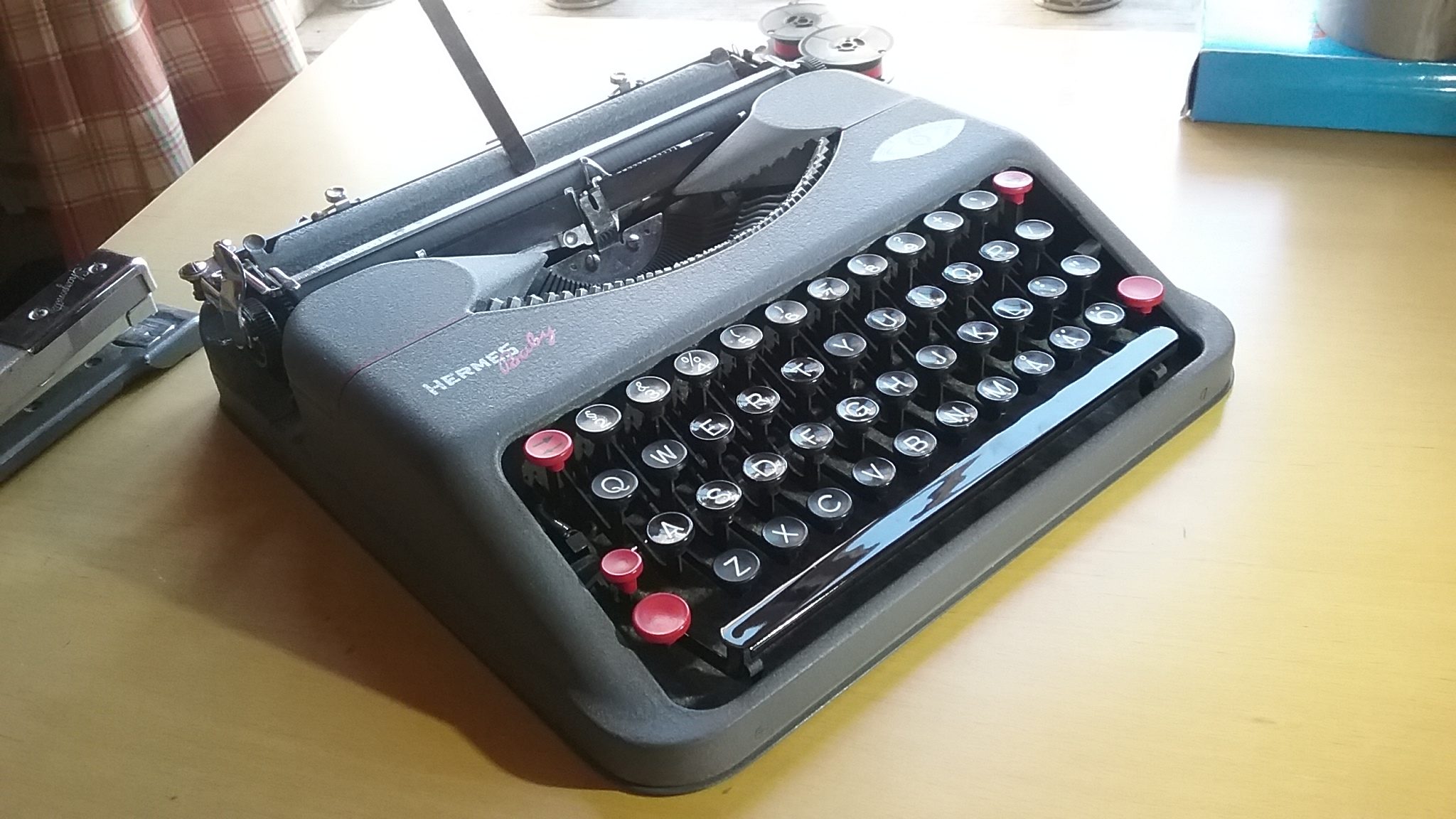 1944 Hermes Baby Typewriter In Case English- Switzerland Suisse E. Paillard Yverdon.