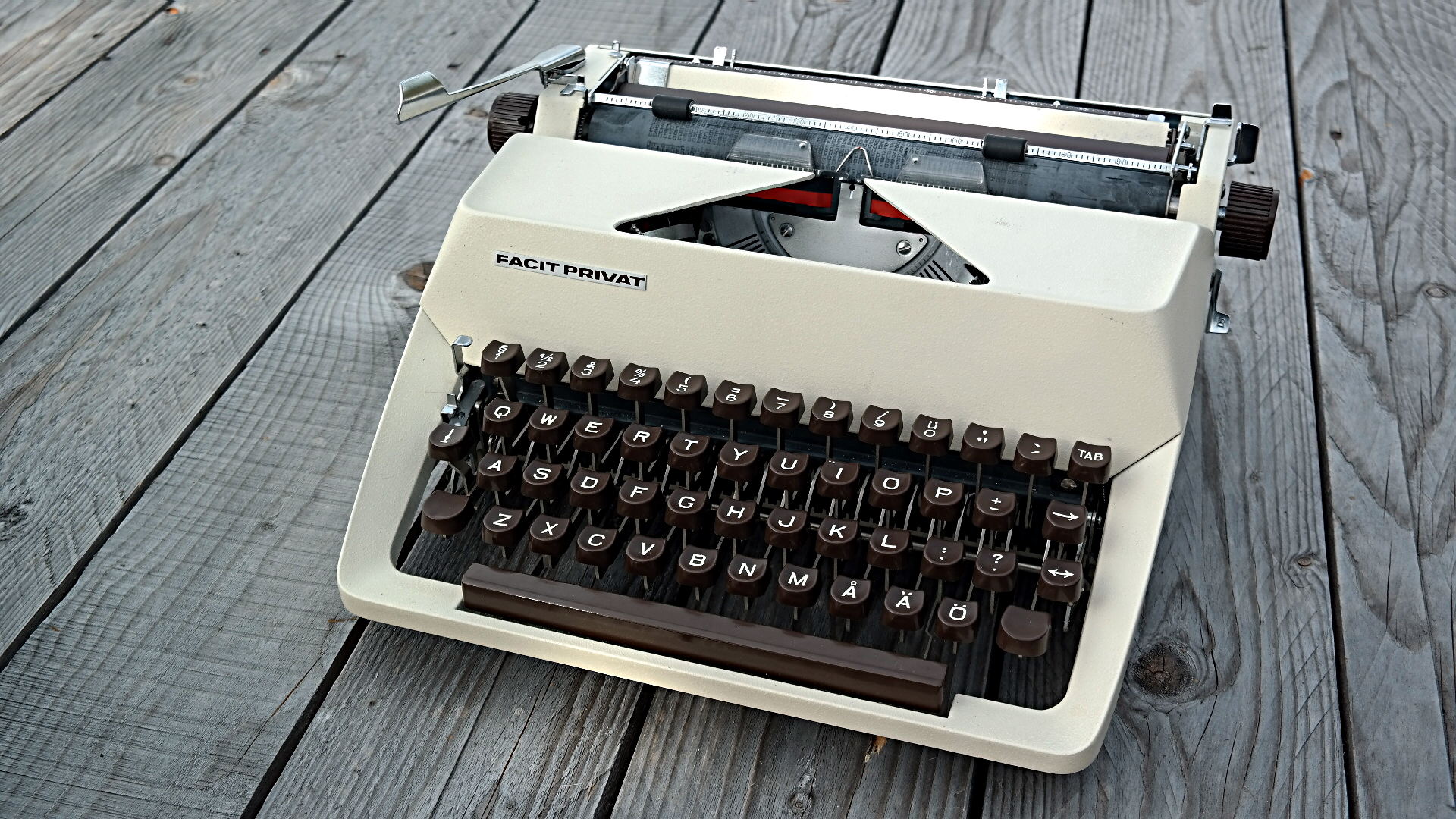 FACIT PRIVAT Swedish portable vintage typewriter skrivmaskin QWERTY keys with Case and Keys
