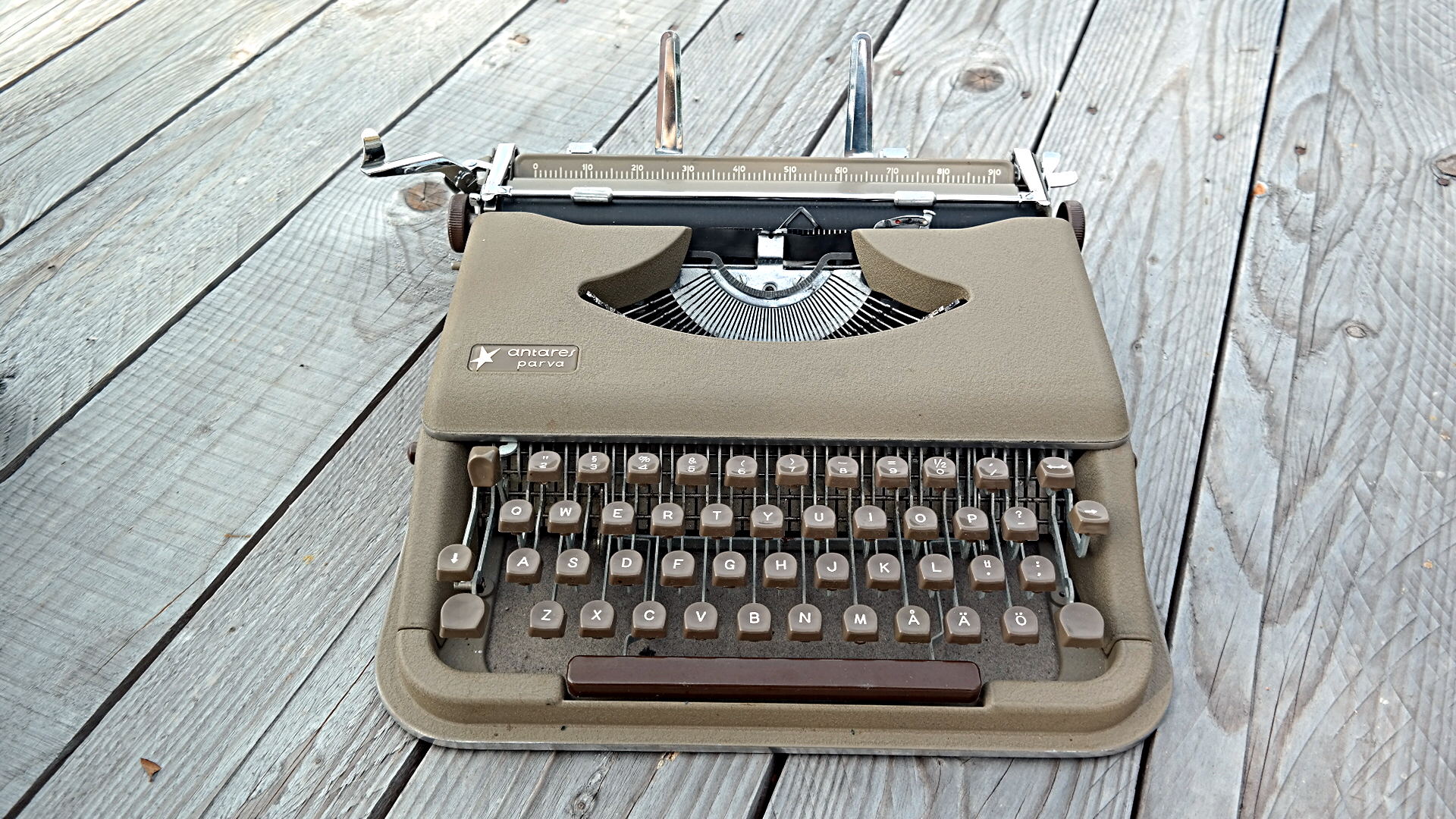 Vintage 1960s ANTARES PARVA Typewriter. Made in Italy Rare Antique Typewriter. QWERTY Keyboard. Portable with Original Carry Case